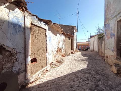 Viva o Algarve Autêntico: Moradia em Banda Para Recuperação em Aldeia Rural