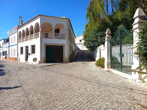 Viva o Algarve Autêntico: Moradia em Banda Para Recuperação em Aldeia Rural