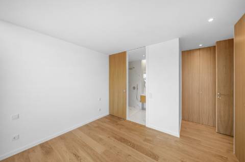 Apartamento T4 novo com varandas panorâmicas em Matosinhos Sul