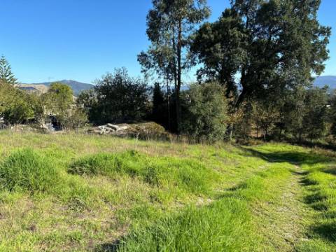 Terreno para duas moradias com 7.518m2, 2 artigos, Vila Verde