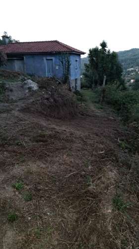 Casa de Aldeia com Terreno em Geraz do Lima