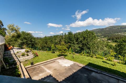 Deslumbrante Quinta de Pedra T4 com Piscina, Vista Rio e Potencial de Expansão - Ponte de Lima