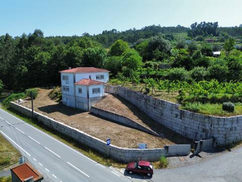 Moradia T3 em fase de acabamentos - Vilela, Arcos de Valdevez