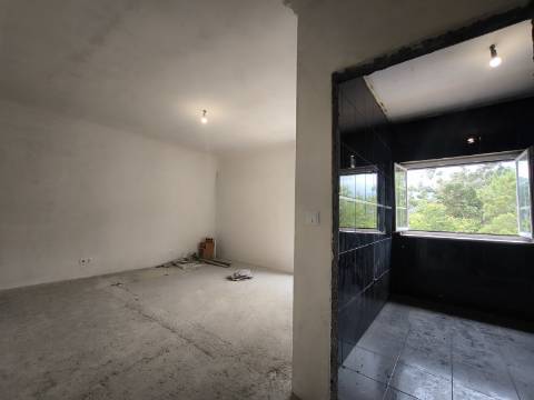 Moradia T3 em fase de acabamentos - Vilela, Arcos de Valdevez