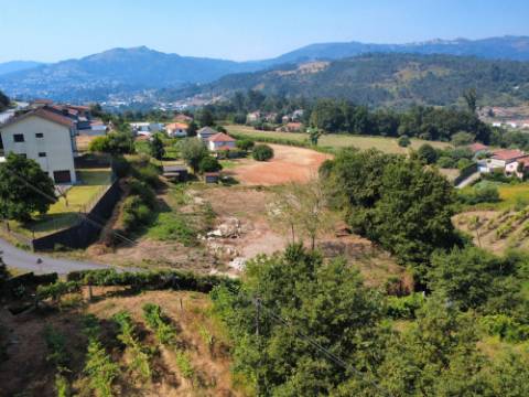 Terreno em Zona de Construção com Potencial para 4 Habitações* em São Cosme - 3.120 m²
