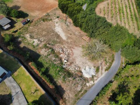Terreno em Zona de Construção com Potencial para 4 Habitações* em São Cosme - 3.120 m²