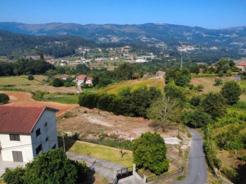 Terreno em Zona de Construção com Potencial para 4 Habitações* em São Cosme - 3.120 m²