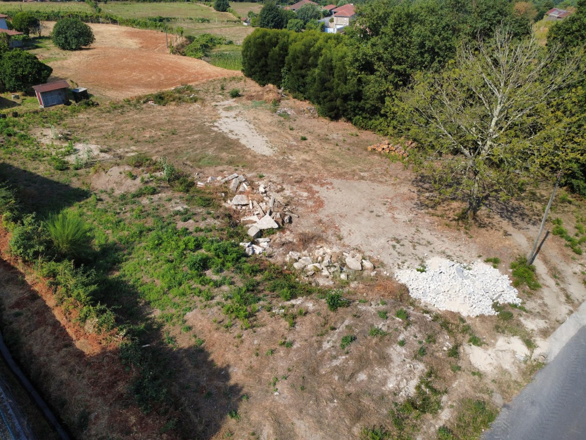 Terreno Rústico em Zona de Construção em São Cosme