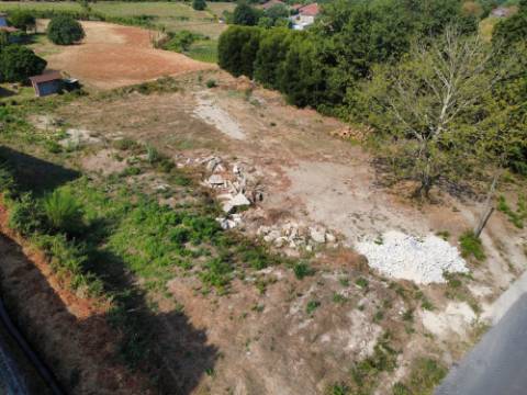 Terreno Rústico em Zona de Construção em São Cosme