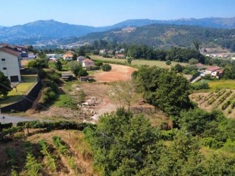 Terreno Rústico em Zona de Construção em São Cosme