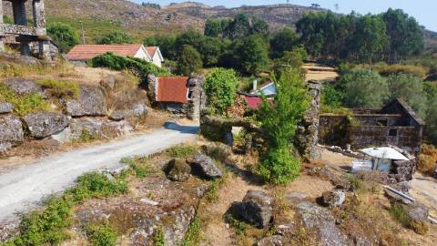 Pequena Ruína para Restauro ou Estacionamento - Paredes do Vale, Arcos de Valdevez