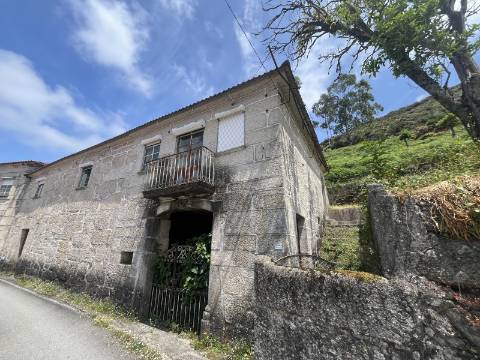 Moradia T4 em Gondriz - Arcos de Valdevez