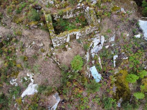 Terreno Urbano com 3 Ruinas em Soajo