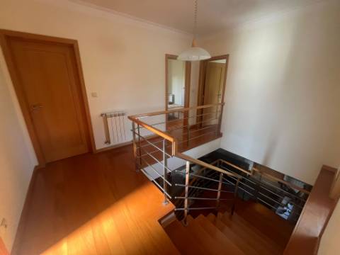 Moradia T4+1 no centro de Lanheses