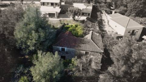 Moradia para Restauro com Terreno de Construção