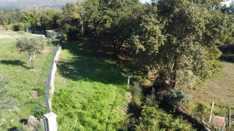 Moradia para Restauro com Terreno de Construção
