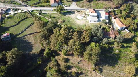 Moradia para Restauro com Terreno de Construção