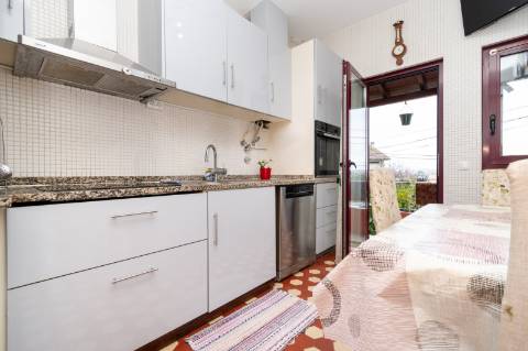 T2 com Jardim, Garagem e Terreno em Meadela - Viana do Castelo