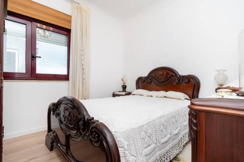 T2 com Jardim, Garagem e Terreno em Meadela - Viana do Castelo