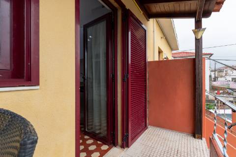 T2 com Jardim, Garagem e Terreno em Meadela - Viana do Castelo
