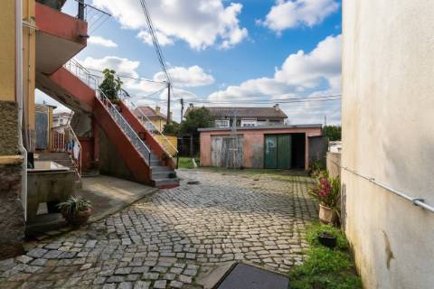T2 com Jardim, Garagem e Terreno em Meadela - Viana do Castelo
