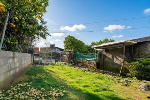 T2 com Jardim, Garagem e Terreno em Meadela - Viana do Castelo