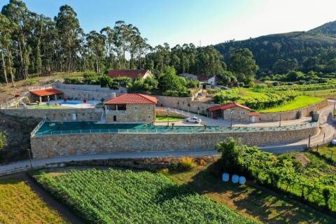 Moradia em Pedra com Piscina + Casa T1 Independente - Ponte de Lima