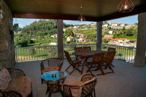 Moradia em Pedra com Piscina + Casa T1 Independente - Ponte de Lima