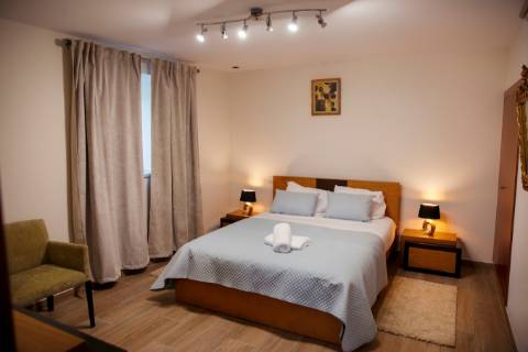 Moradia em Pedra com Piscina + Casa T1 Independente - Ponte de Lima