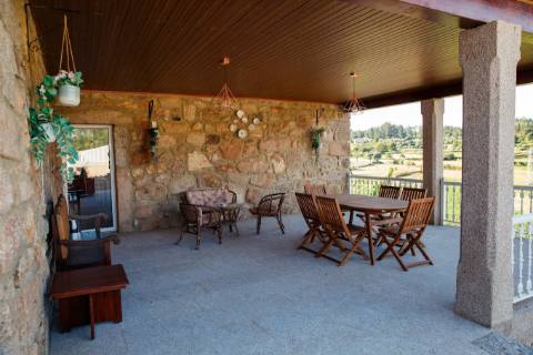 Moradia em Pedra com Piscina + Casa T1 Independente - Ponte de Lima
