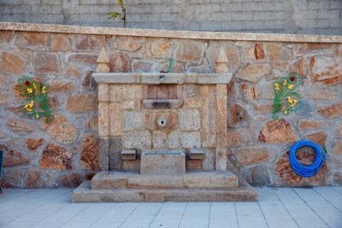 Moradia em Pedra com Piscina + Casa T1 Independente - Ponte de Lima