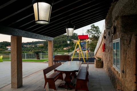 Moradia em Pedra com Piscina + Casa T1 Independente - Ponte de Lima