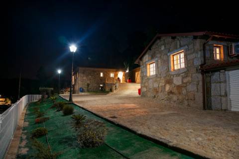 Moradia em Pedra com Piscina + Casa T1 Independente - Ponte de Lima