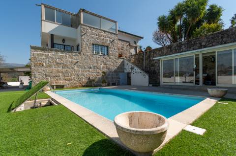Excelente moradia T5 vistas rio