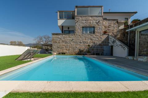 Excelente moradia T5 vistas rio
