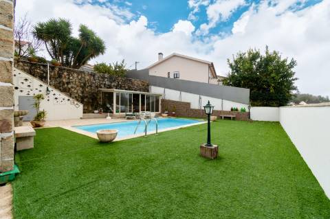 Excelente moradia T5 vistas rio