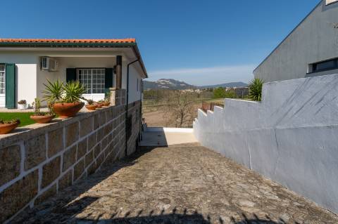 Excelente moradia T5 vistas rio