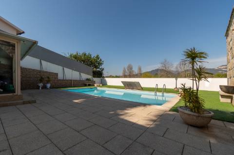 Excelente moradia T5 vistas rio