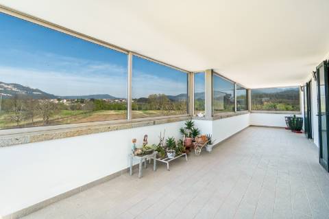 Excelente moradia T5 vistas rio