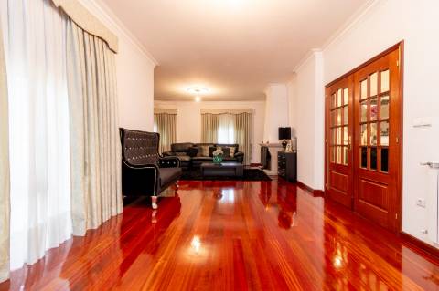 Moradia T5 com 420 m2, Braga