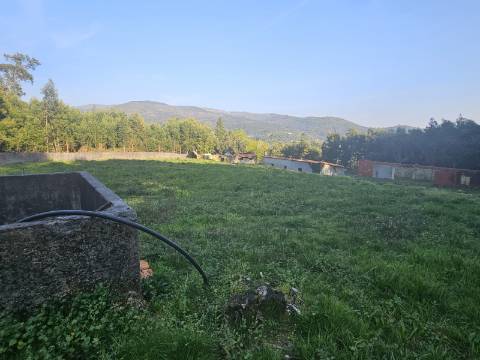 Duas Moradias Por Recuperar