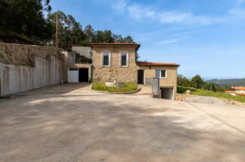Moradia T3 com Vistas Desafogadas em Zona de Montanha