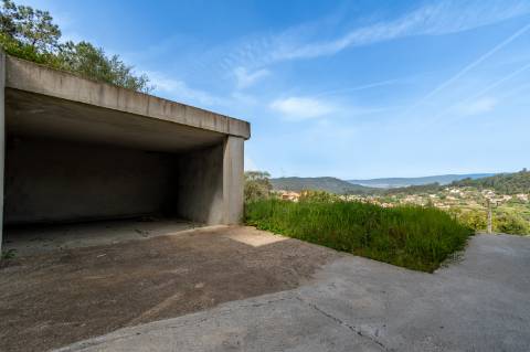 Moradia T3 com Vistas Desafogadas em Zona de Montanha