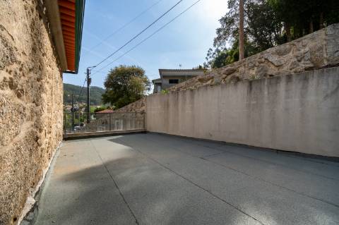 Moradia T3 com Vistas Desafogadas em Zona de Montanha