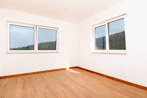 Moradia T3 com Vistas Desafogadas em Zona de Montanha