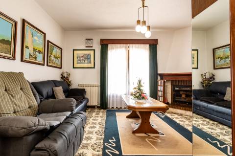 Moradia T3 com amplo terreno em Oliveirinha, Aveiro