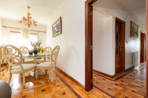 Moradia com vista panorâmica, espaço exterior generoso e enorme potencial em Távora, Arcos de Valdevez