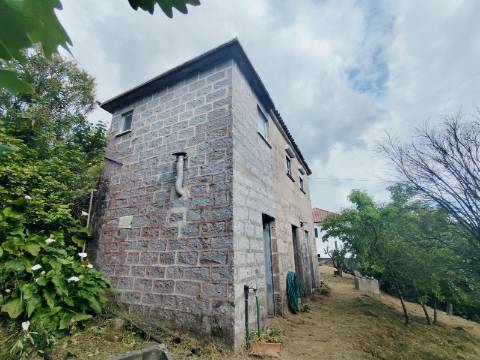 Moradia T2 com Água de Nascente