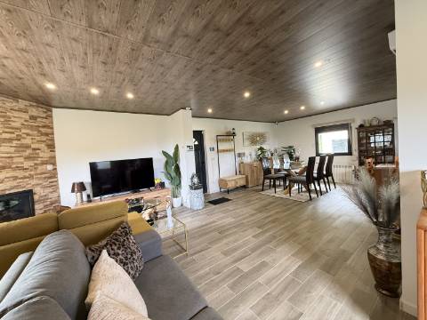 Moradia V2+1 Completamente Restaurada em Sabadim, Arcos de Valdevez