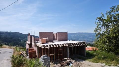 Moradia V3 em fase de contrução